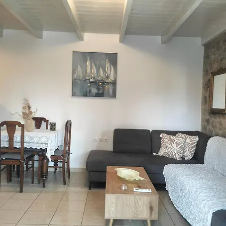 Holiday home Delphi View! *